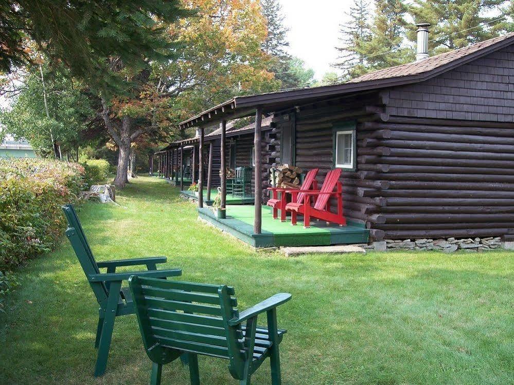 Pond'S Resort Blackville Exteriör bild