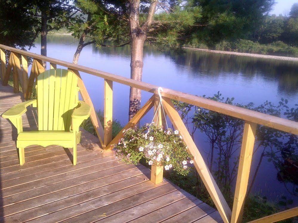 Pond'S Resort Blackville Exteriör bild